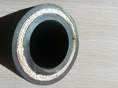 The cross section of DIN EN856 4SH hydraulic hose.